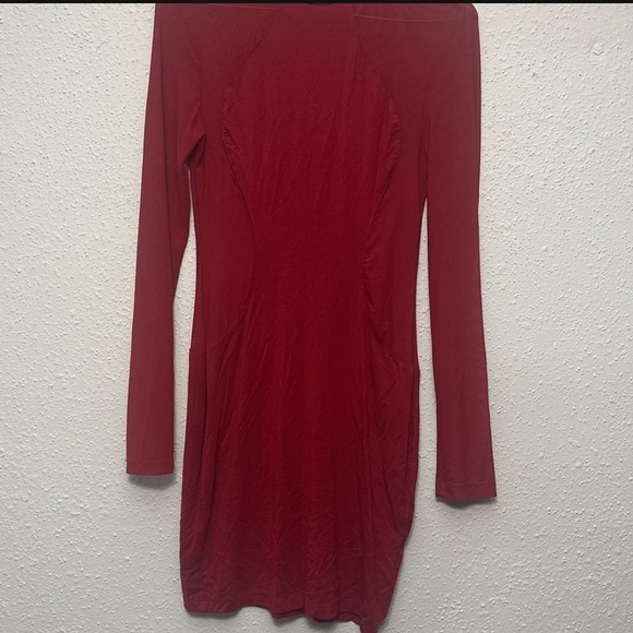 Elegant Red Sheer Panel Dress - Picture 4 of 4